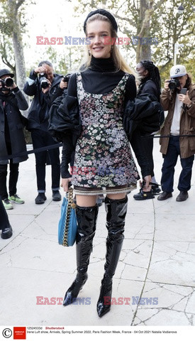 Goście na Tygodniu Mody w Paryżu - lato 2022