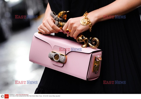 Goście na Tygodniu Mody w Paryżu - lato 2022