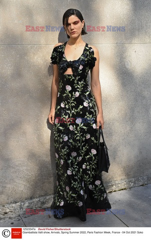 Goście na Tygodniu Mody w Paryżu - lato 2022