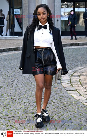 Goście na Tygodniu Mody w Paryżu - lato 2022