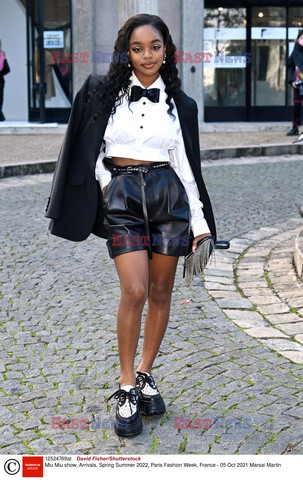 Goście na Tygodniu Mody w Paryżu - lato 2022