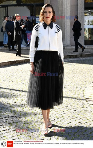 Goście na Tygodniu Mody w Paryżu - lato 2022