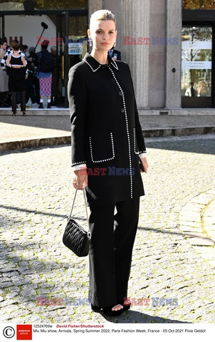 Goście na Tygodniu Mody w Paryżu - lato 2022