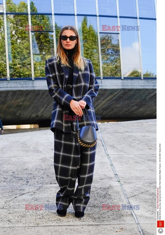 Goście na Tygodniu Mody w Paryżu - lato 2022