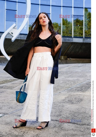 Goście na Tygodniu Mody w Paryżu - lato 2022