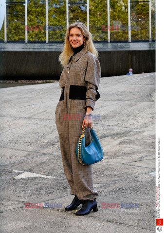 Goście na Tygodniu Mody w Paryżu - lato 2022