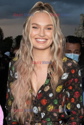 Goście na Tygodniu Mody w Paryżu - lato 2022