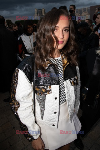 Goście na Tygodniu Mody w Paryżu - lato 2022