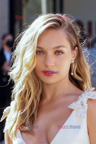 Goście na Tygodniu Mody w Paryżu - lato 2022