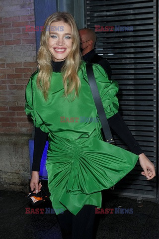 Goście na Tygodniu Mody w Paryżu - lato 2022