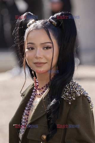 Goście na Tygodniu Mody w Paryżu - lato 2022