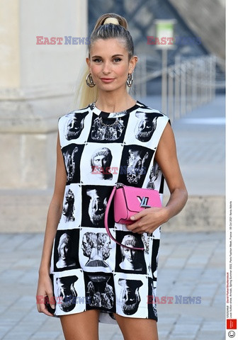 Goście na Tygodniu Mody w Paryżu - lato 2022