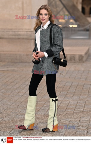 Goście na Tygodniu Mody w Paryżu - lato 2022