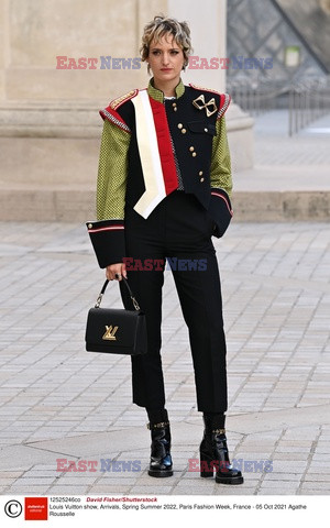 Goście na Tygodniu Mody w Paryżu - lato 2022