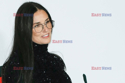 Goście na Tygodniu Mody w Paryżu - lato 2022