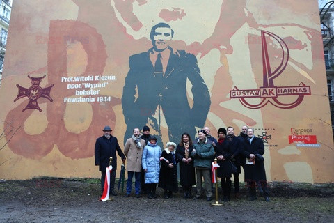 Mural upamiętniający prof. Kieżuna