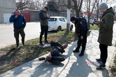 Wojna w Ukrainie - mieszkańcy schwytali szabrowników w Odessie