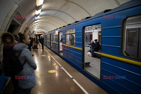 Wojna w Ukrainie - schron w kijowskim metrze