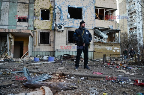 Wojna w Ukrainie - ostrzelany blok w Kijowie