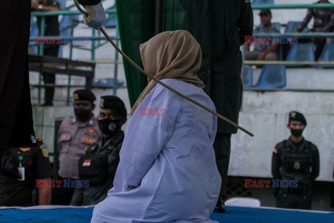 Chłosta za naruszenie prawa szariatu w Indonezji