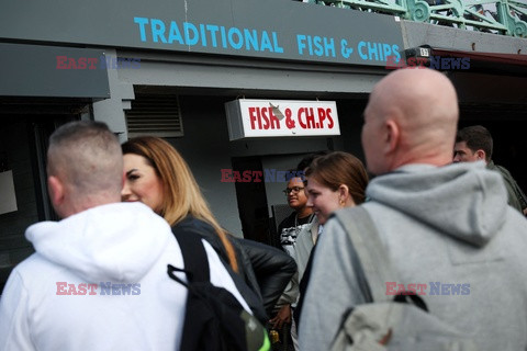 Stoiska z rybą i frytkami w Brighton