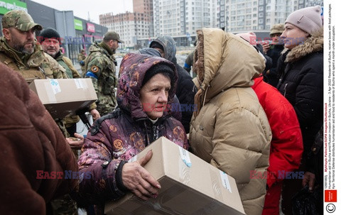 Wojna w Ukrainie - wydawanie paczek żywnościowych