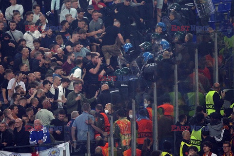 Fani Leicester walczą z policją w Rzymie