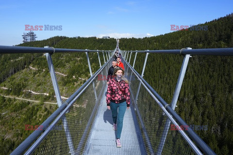 721 metrowy wiszący most dla pieszych otwarto w Czechach