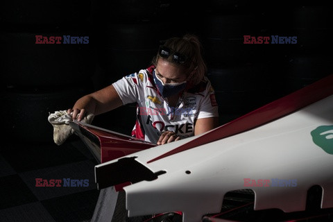 Kobiecy zespół wyścigowy Paretta Autosport - Redux