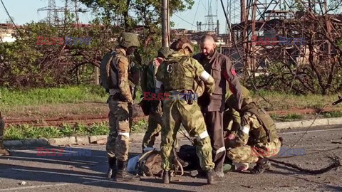 Wojna w Ukrainie - ewakuacja żołnierzy z Azowstalu