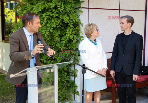 Ambasador Francji odznaczył Irenę Strzałkowską i Jana Komasę