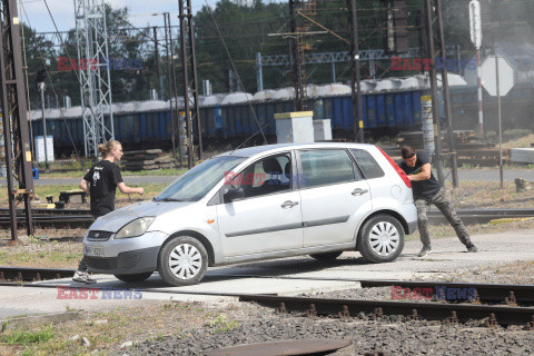 Symulacja wypadku na przejeździe kolejowym - kampania Bezpieczny Przejazd