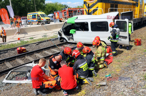 Symulacja wypadku na przejeździe kolejowym - kampania Bezpieczny Przejazd