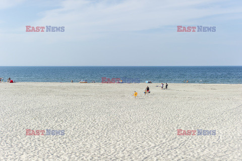Nadmorska plaża bez tłumu turystów