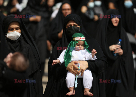 Kobiety z dziećmi na uroczystości wspomnienie imama Husajna