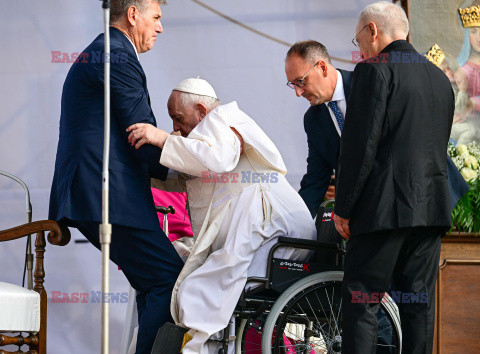 Papież z wizytą w  L'Aquili we włoskiej Abruzji