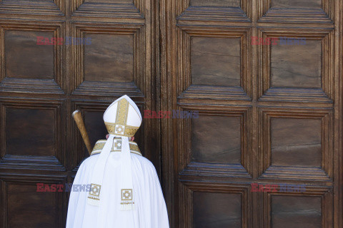 Papież z wizytą w  L'Aquili we włoskiej Abruzji