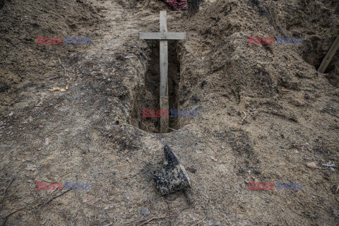 W Iziumie odkryto masowe groby