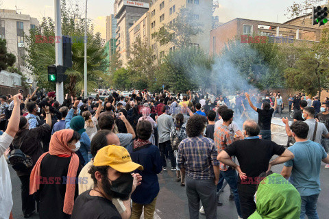 Protesty w Iranie po śmierci aresztowanej kobiety