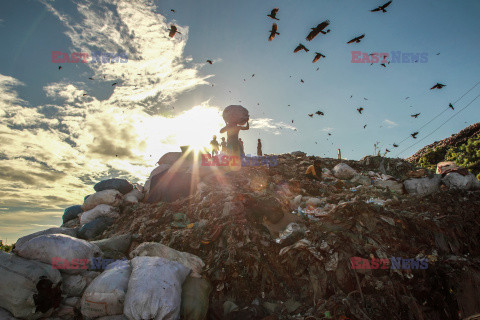 Niskie płace pracowników wysypiska śmieci w Chattogram