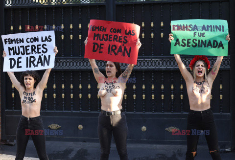 Protest Femen przed irańską ambasadą w Madrycie