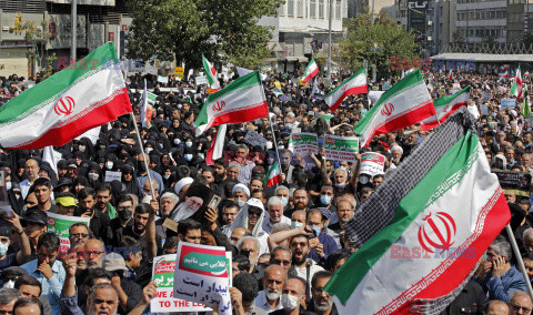 Demonstracje popierające noszenie hidżabu w Iranie