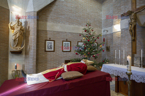 Ciało Benedykta XVI w kaplicy klasztoru Mater Ecclesiae