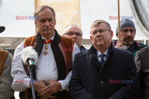 Samorządowcy z Małopolski w obronie dobrego imienia Jana Pawła II