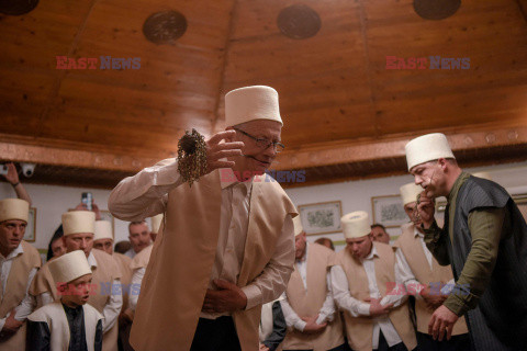 Derwisze z Kosowa witają Nouruz