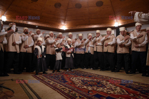 Derwisze z Kosowa witają Nouruz
