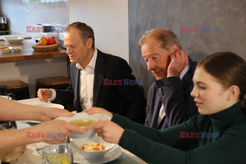 Donald Tusk zjadł obiad z rodziną, która korzystała z in vitro