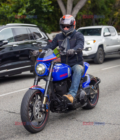 Keanu Reeves na motocyklu