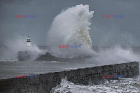 Orkan Ciaran uderza w Europę