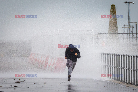 Orkan Ciaran uderza w Europę